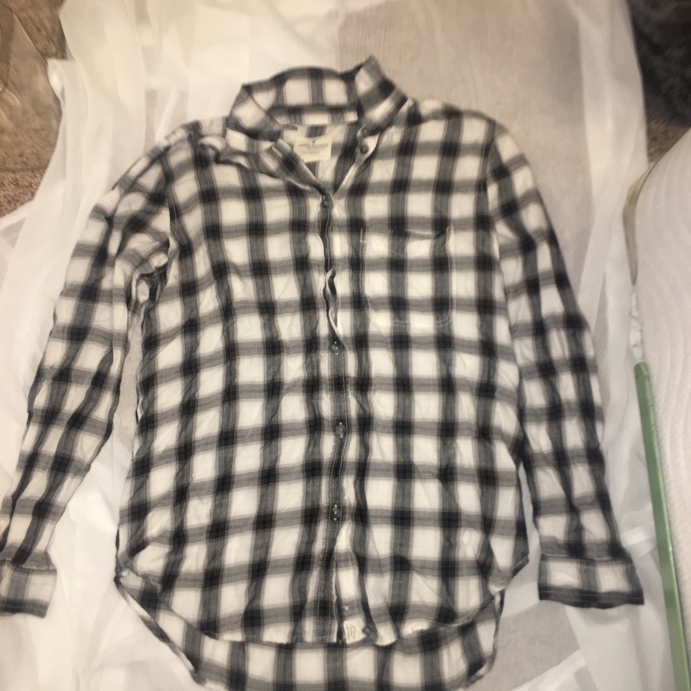 AMERICAN EAGLE Black and White Flannel!!